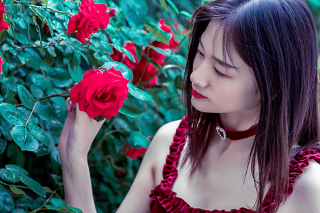 人民日报：无关工作的线上打卡，岂能转发给社区干部？